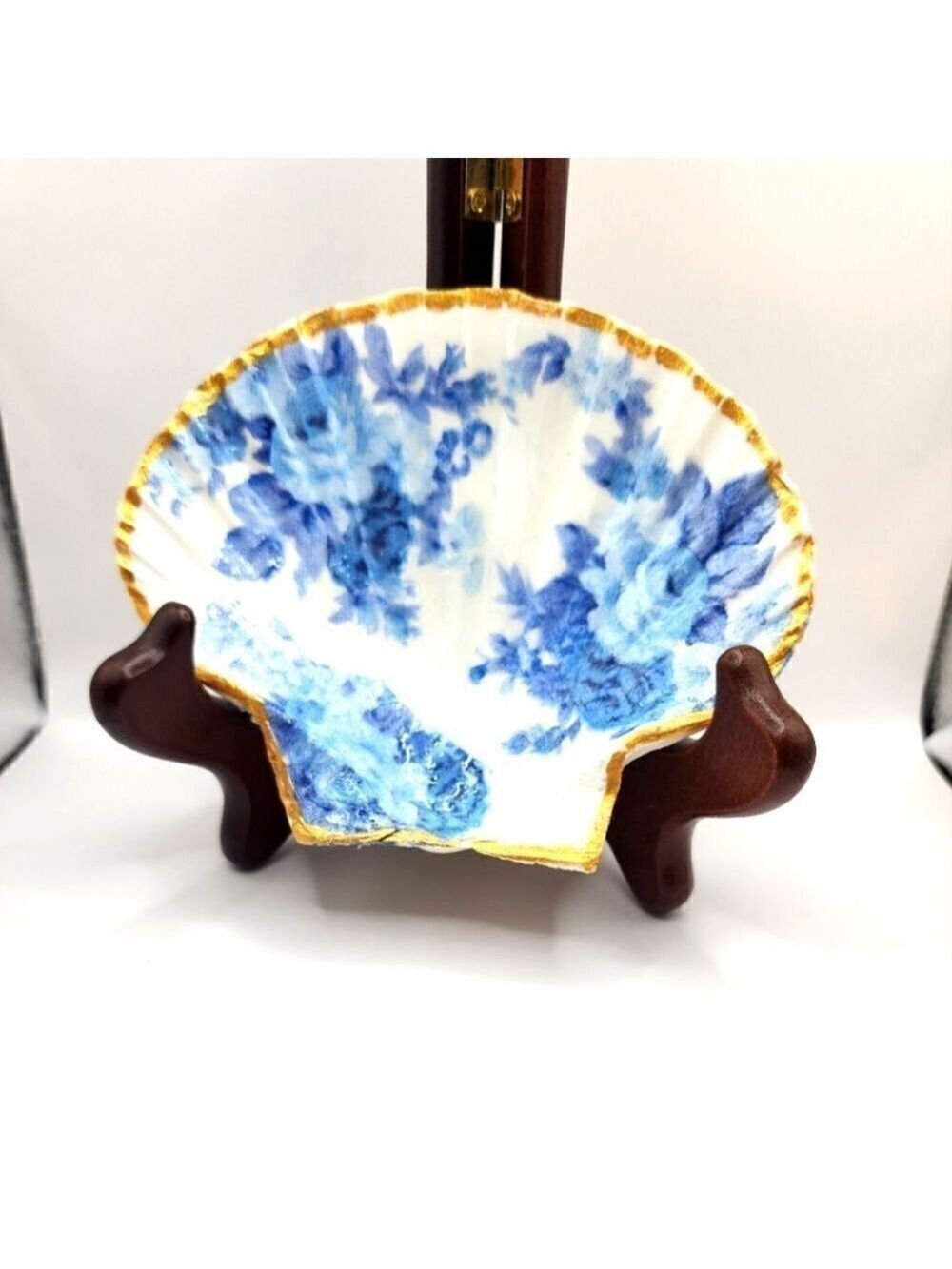 SCALLOPED FAN SHELL 